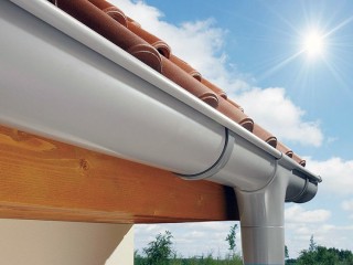Монтаж водосточной системы и снегозадержания на крышу
